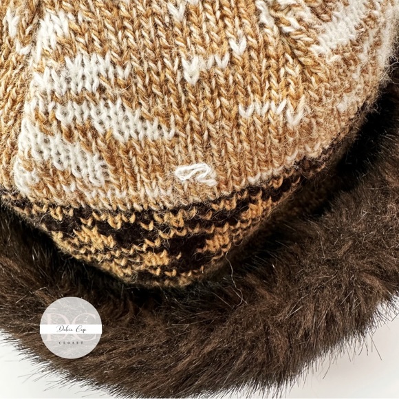 Winter hat and scarf with faux fur - Picture 7 of 11